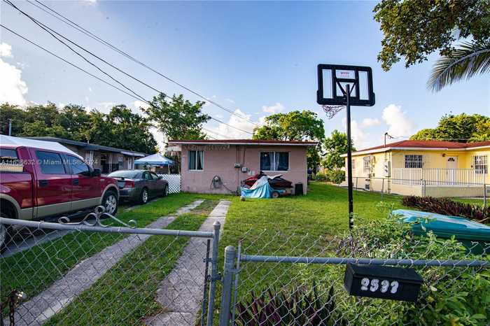 photo 2: 2531 NW 32nd St, Miami FL 33142