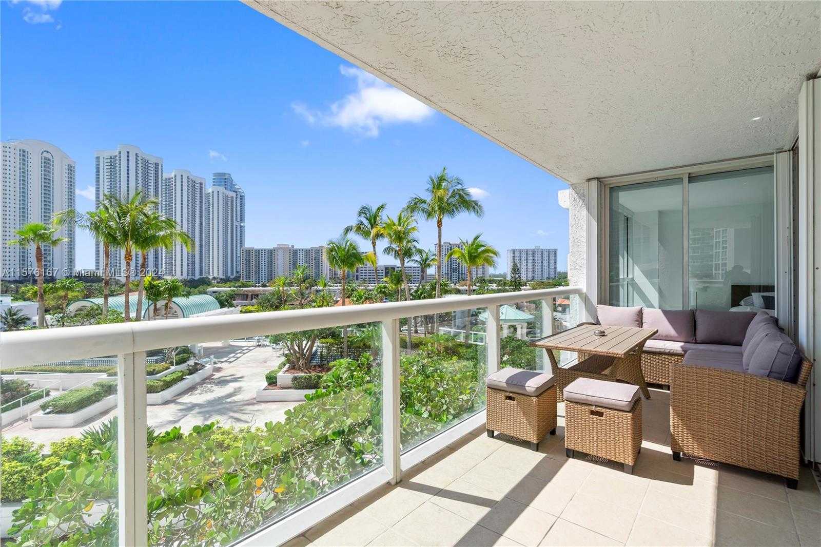 photo 1: 16500 Collins Ave Unit 552, Sunny Isles Beach FL 33160