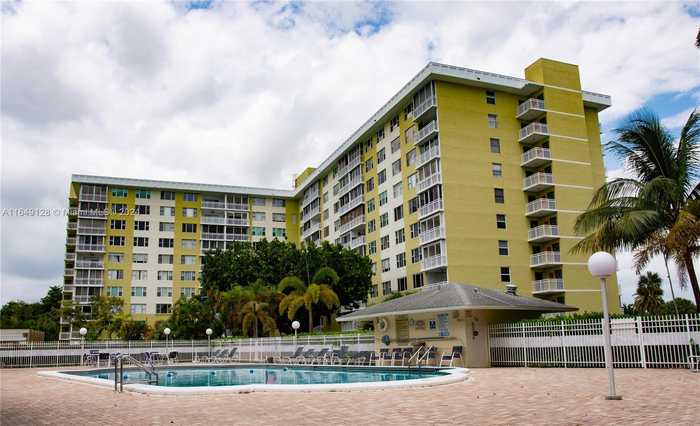 photo 1: 4400 Hillcrest Dr Unit 703B, Hollywood FL 33021