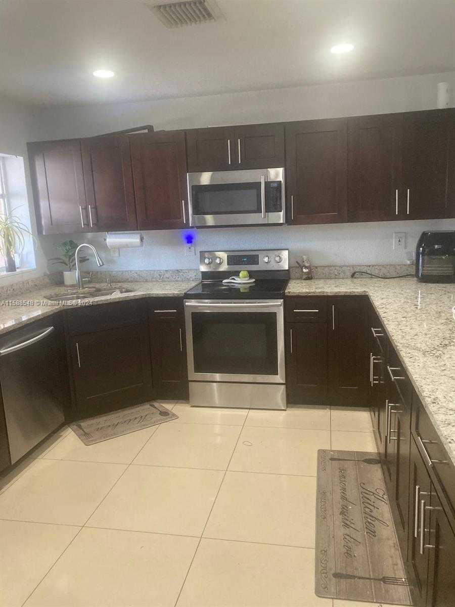 photo 1: 4450 NW 171st Ter, Miami Gardens FL 33055