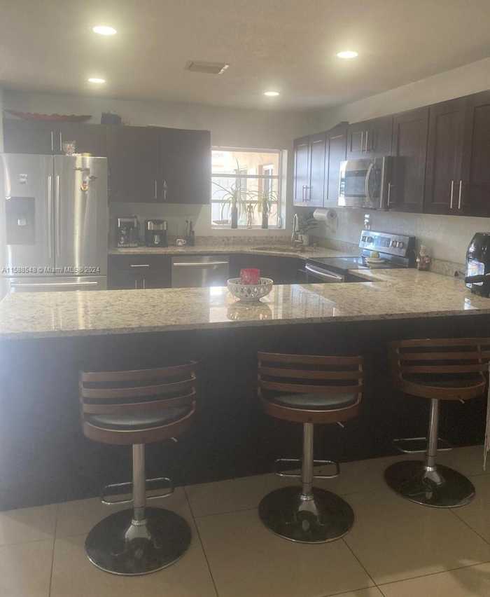 photo 2: 4450 NW 171st Ter, Miami Gardens FL 33055