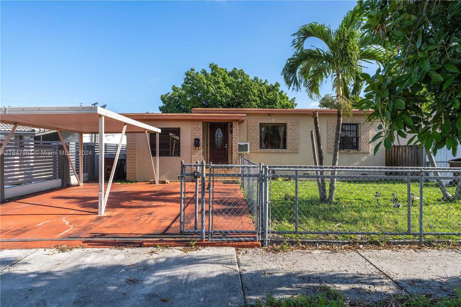 photo 2: 739 W 30th St, Hialeah FL 33012