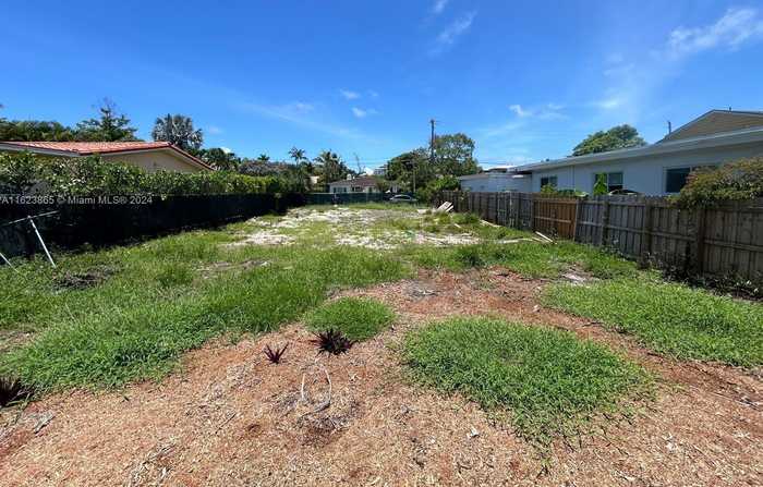 photo 2: 9156 Emerson Ave, Surfside FL 33154