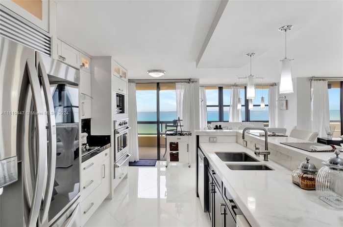 photo 2: 2555 Collins Ave Unit 1211, Miami Beach FL 33140