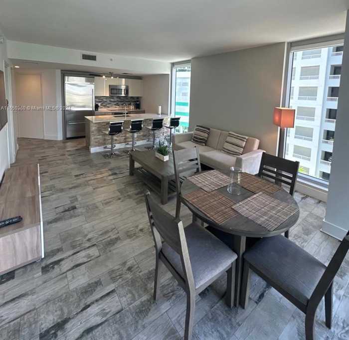 photo 2: 1300 Brickell Bay Dr Unit 601, Miami FL 33131