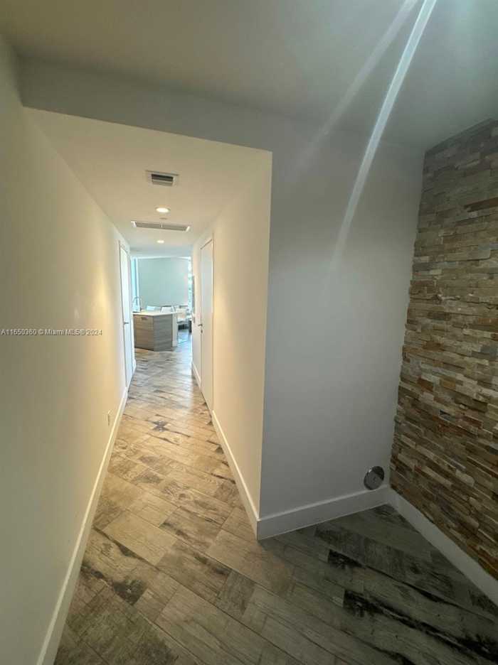 photo 9: 1300 Brickell Bay Dr Unit 601, Miami FL 33131