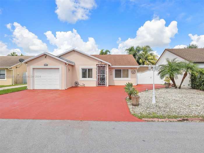 photo 1: 13418 SW 112th Pl, Miami FL 33176