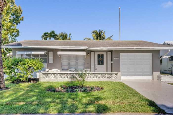 photo 2: 4947 NW 48th Way, Tamarac FL 33319