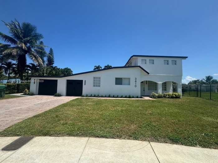 photo 2: 3410 NW 8th Ct, Lauderhill FL 33311