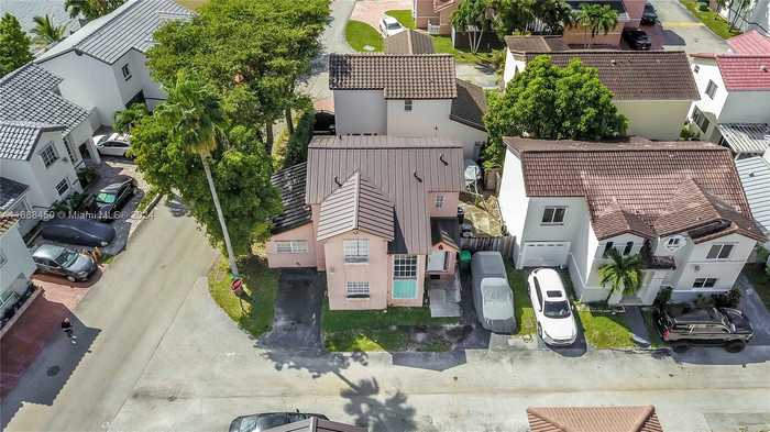 photo 1: 12662 NW 8th Trl, Miami FL 33182