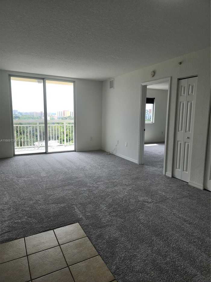 photo 1: 816 NW 11th St Unit 1009, Miami FL 33136