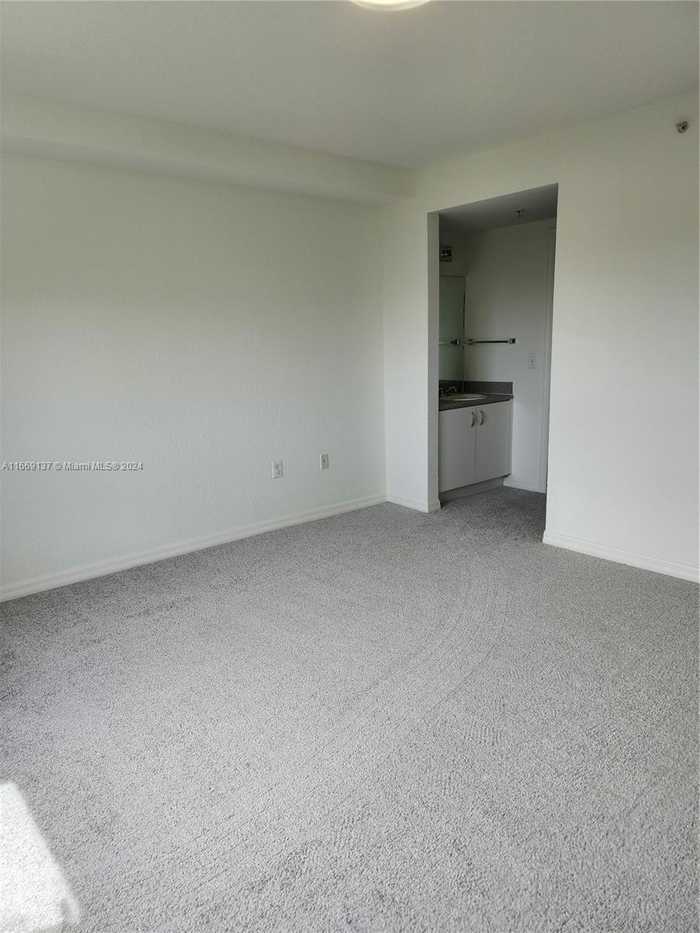 photo 11: 816 NW 11th St Unit 1009, Miami FL 33136