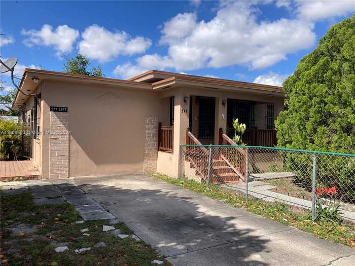 photo 1: 577 E 17th St, Hialeah FL 33010