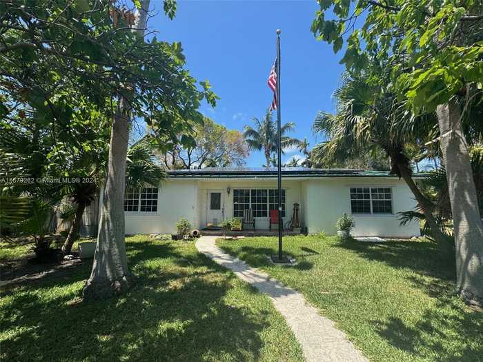 photo 1: 48 SE 8th St, Dania Beach FL 33004