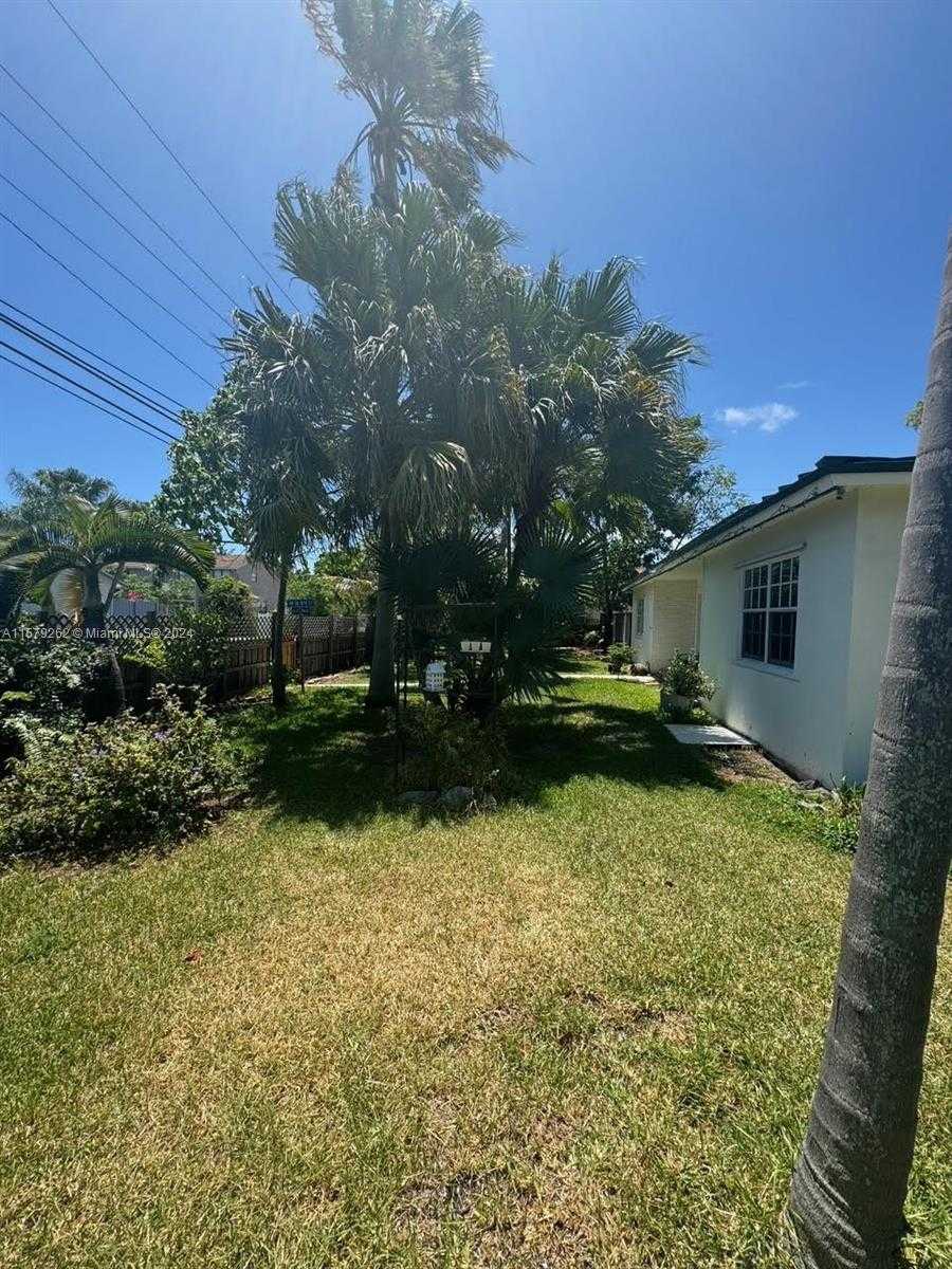 photo 3: 48 SE 8th St, Dania Beach FL 33004