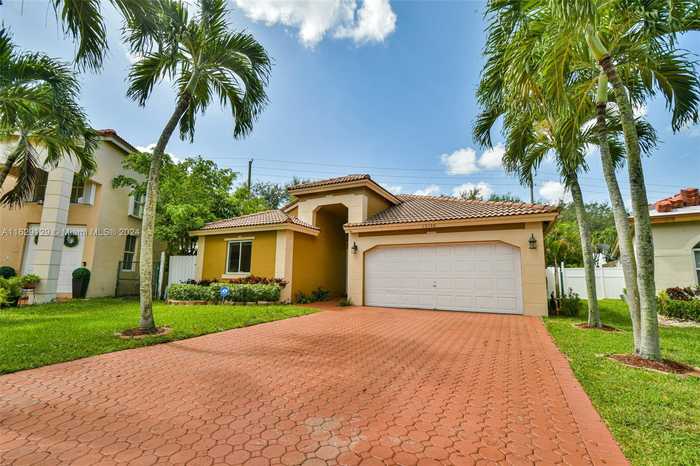 photo 1: 13148 SW 54th Ct, Miramar FL 33027