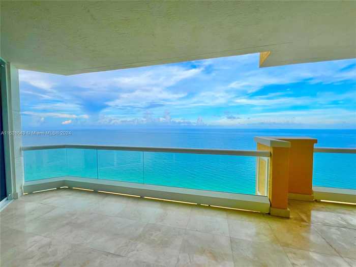 photo 2: 17875 Collins Ave Unit 4305, Sunny Isles Beach FL 33160