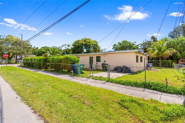 photo 2: 2490 NW 55th Ter, Miami FL 33142