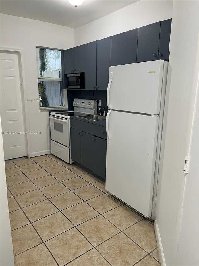 photo 2: 109 NW 6 th Ave Unit 6, Miami FL 33128