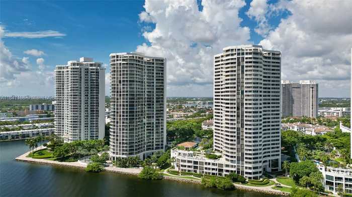 photo 39: 3000 Island Blvd Unit 401, Aventura FL 33160