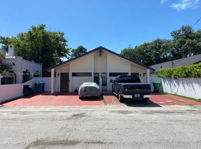 photo 1: 1632 SW 19th Ter, Miami FL 33145