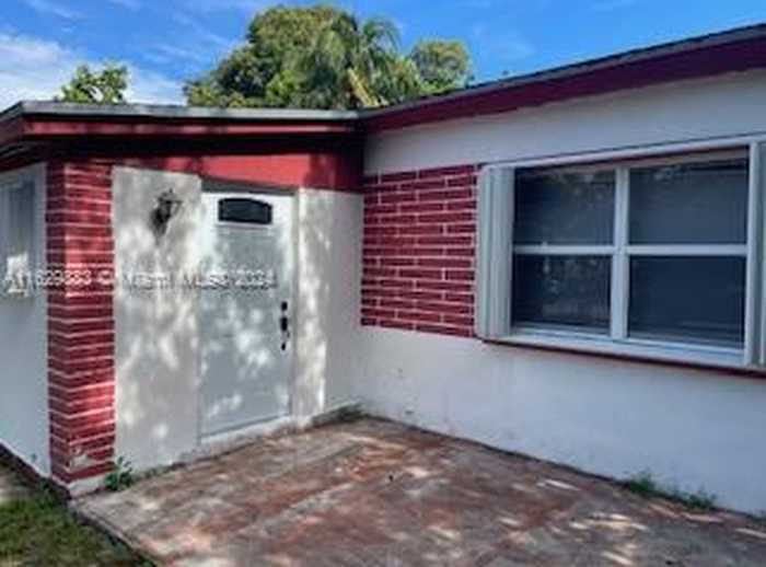 photo 2: 1235 NW 118th St, Miami FL 33167