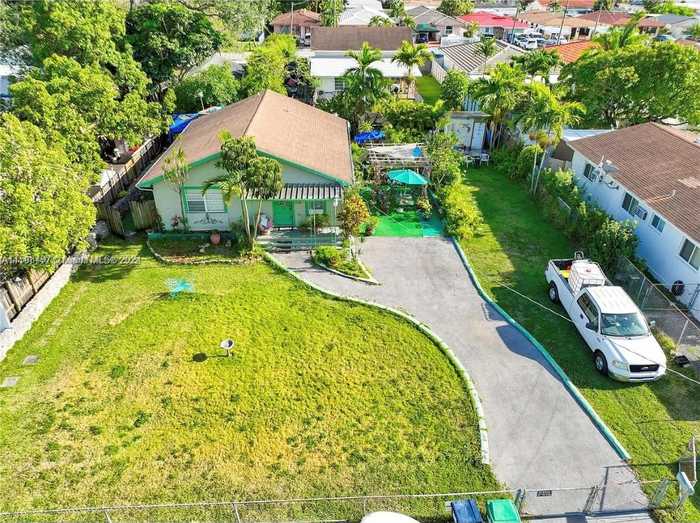 photo 1: 6738 SW 14th St, Miami FL 33144