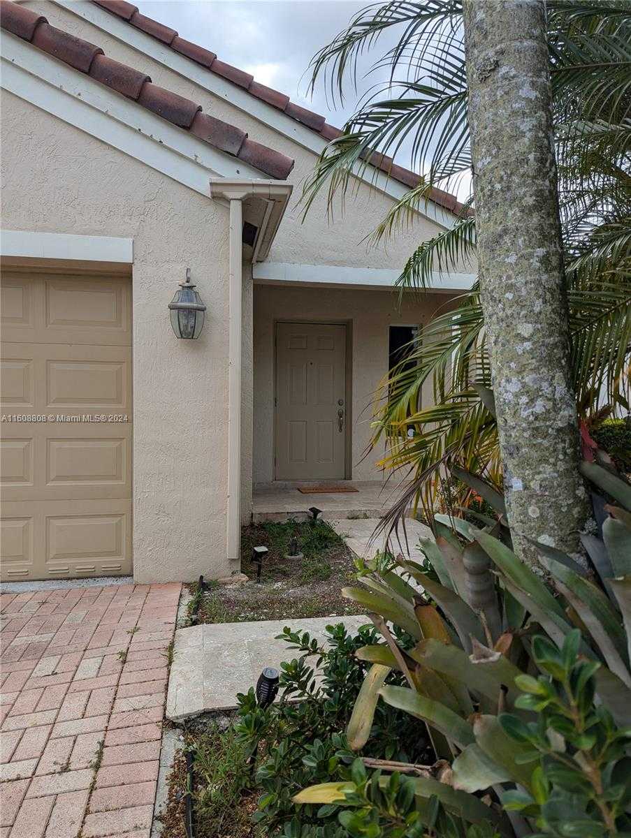 photo 2: 1453 Majesty Ter, Weston FL 33327