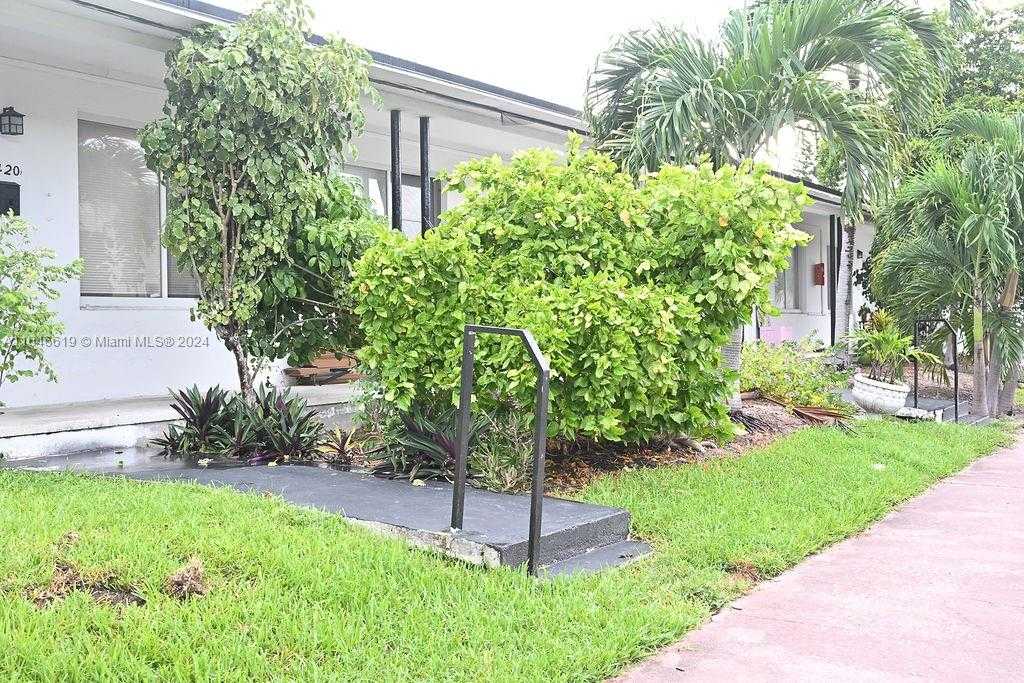 photo 3: 8430 Crespi Blvd, Miami Beach FL 33141