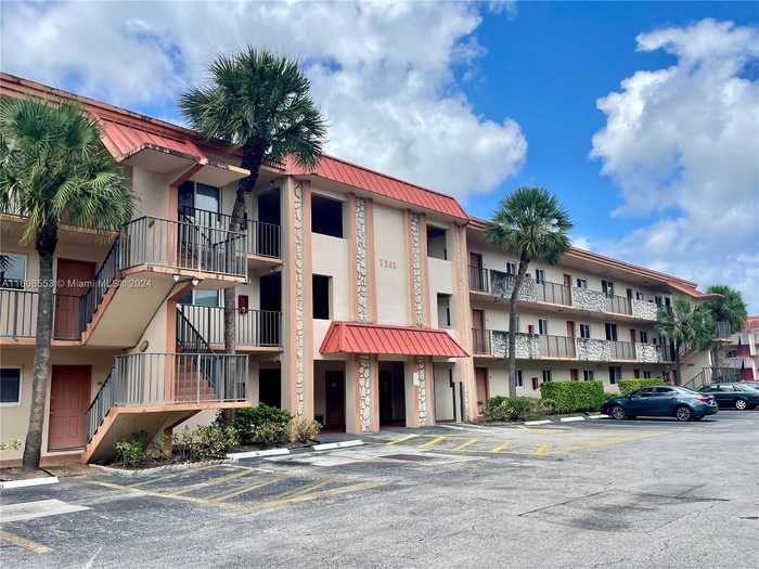 photo 2: 5945 Del Lago Cir Unit 307, Sunrise FL 33313