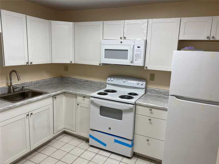 photo 9: 16750 NE 10 Ave Unit 201, 317, North Miami Beach FL 33162