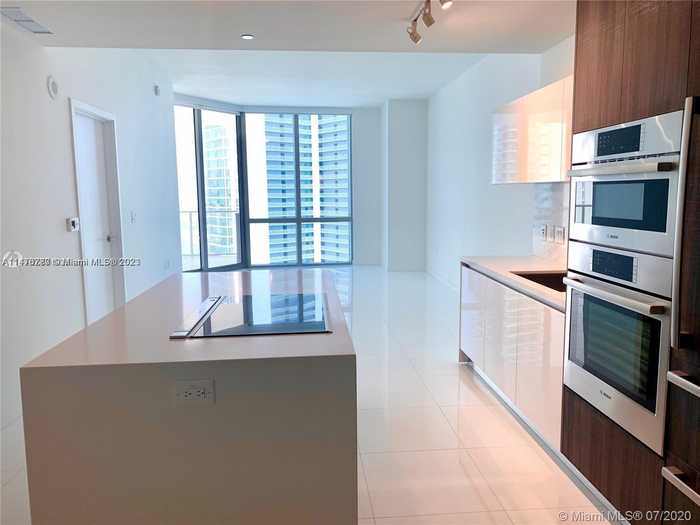 photo 2: 851 NE 1st Ave Unit 3105, Miami FL 33132