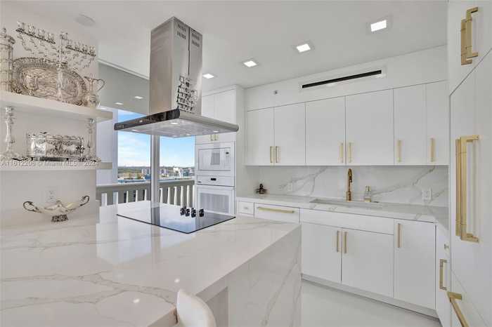 photo 1: 3000 Island Blvd Unit 1406, Aventura FL 33160