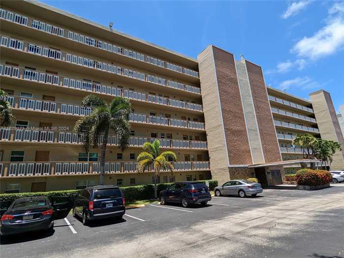 photo 14: 900 NE 12th Ave Unit 305, Hallandale Beach FL 33009