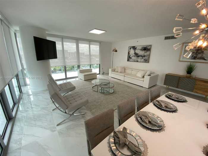 photo 18: 330 Sunny Isles Blvd Unit 5-1008, Sunny Isles Beach FL 33160