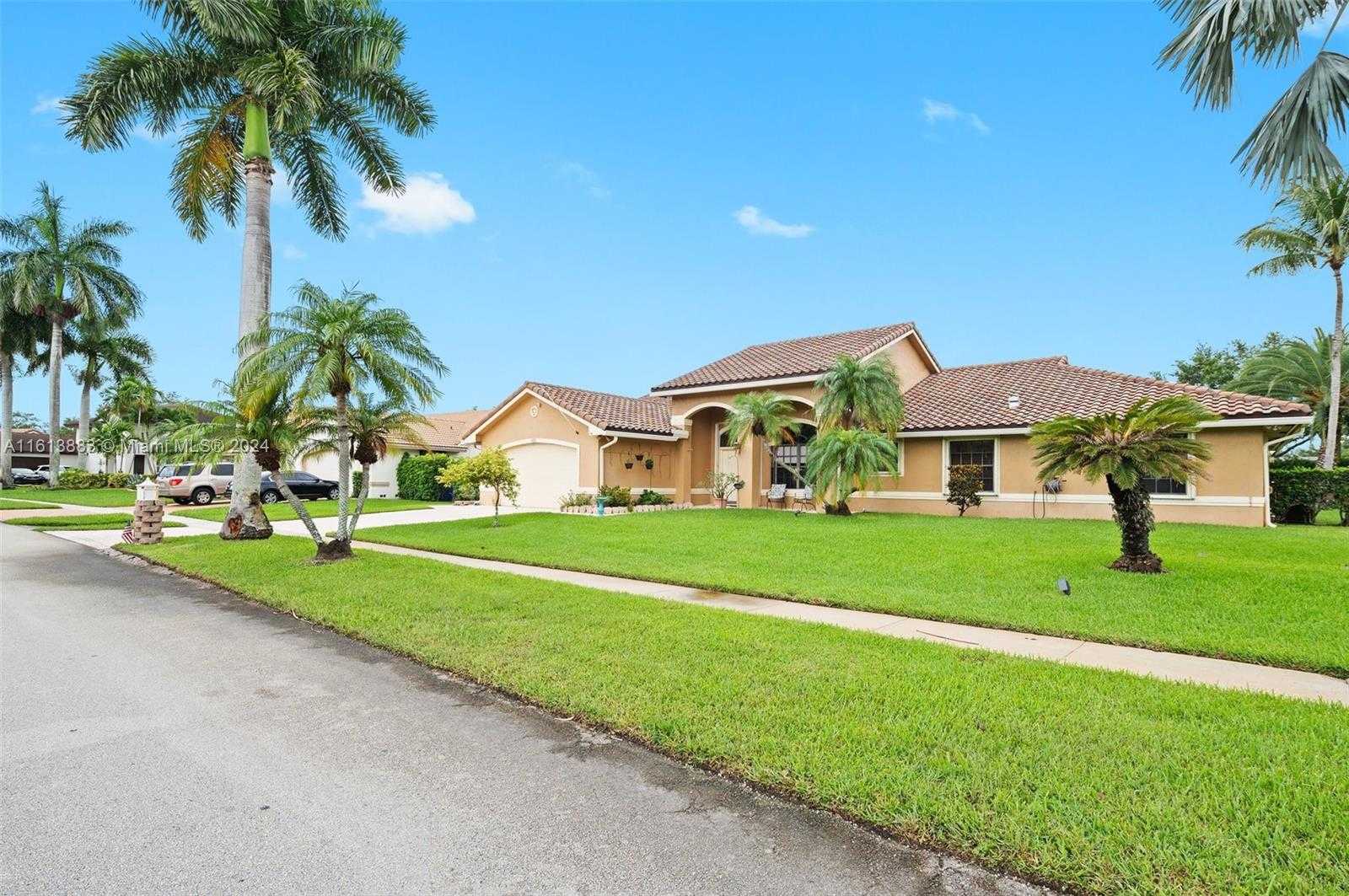 photo 3: 450 NW 195th Ave, Pembroke Pines FL 33029