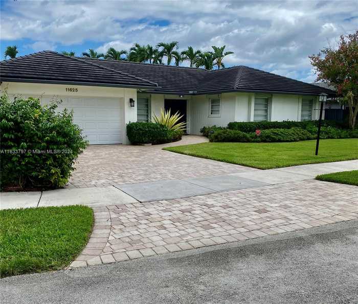 photo 1: 11625 SW 100th Ter, Miami FL 33176