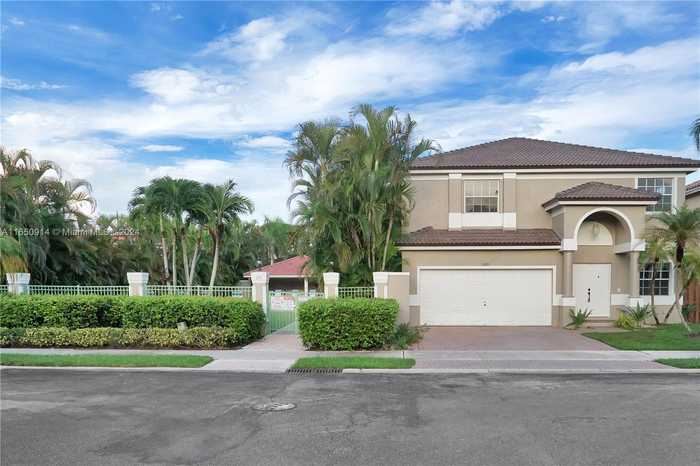 photo 2: 2091 NW 98th Way, Pembroke Pines FL 33024