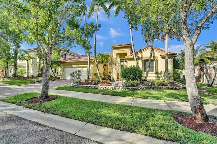 photo 2: 1177 Skylark Dr, Weston FL 33327