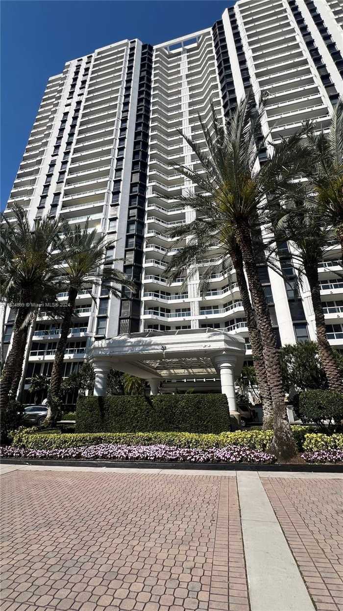 photo 1: 21205 Yacht Club Dr Unit 3204, Aventura FL 33180