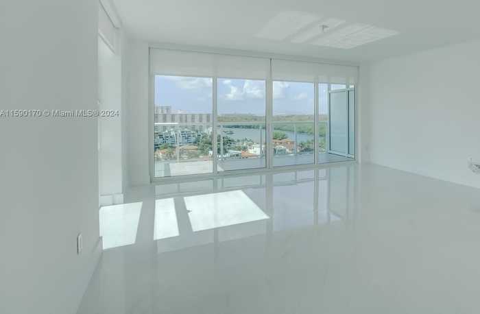 photo 2: 400 Sunny Isles Blvd Unit 1622, Sunny Isles Beach FL 33160