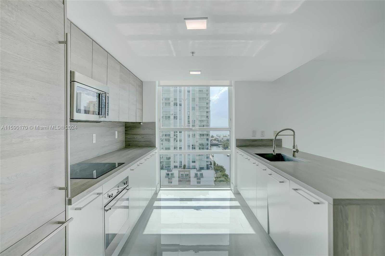 photo 3: 400 Sunny Isles Blvd Unit 1622, Sunny Isles Beach FL 33160