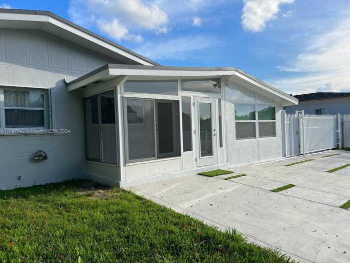 photo 2: 12040 SW 187th St, Miami FL 33177