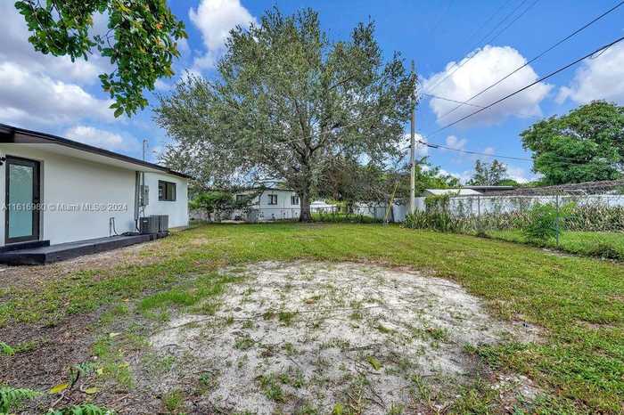 photo 33: 3960 NW 168th Ter, Miami Gardens FL 33055