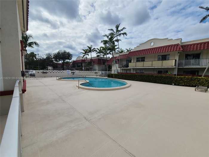 photo 12: 6707 N Kendall Dr Unit 102, Pinecrest FL 33156