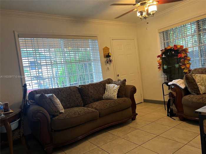 photo 4: 2936 NW 47th St, Miami FL 33142