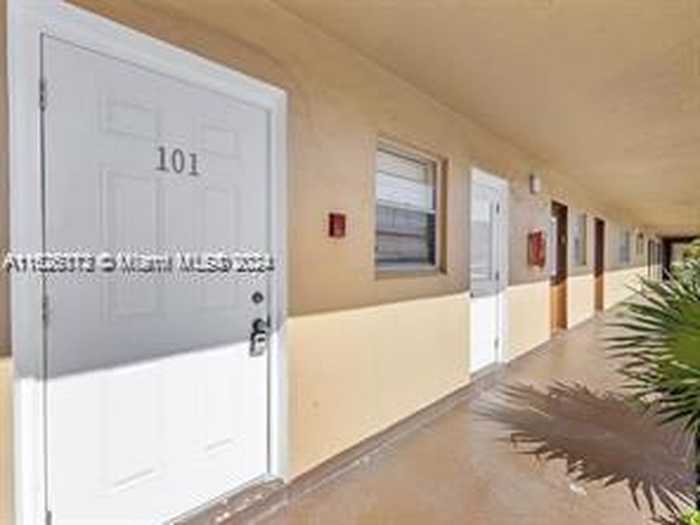 photo 2: 219 NE 14th Ave Unit 101, Hallandale Beach FL 33009