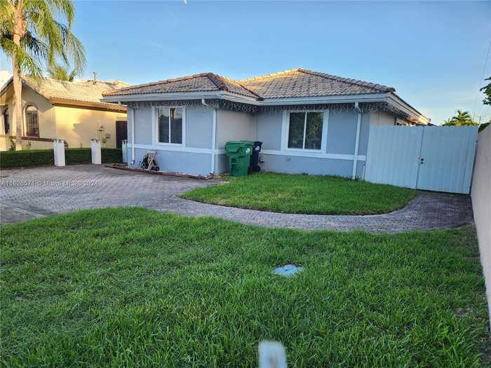 photo 1: 14692 SW 170th St, Miami FL 33177