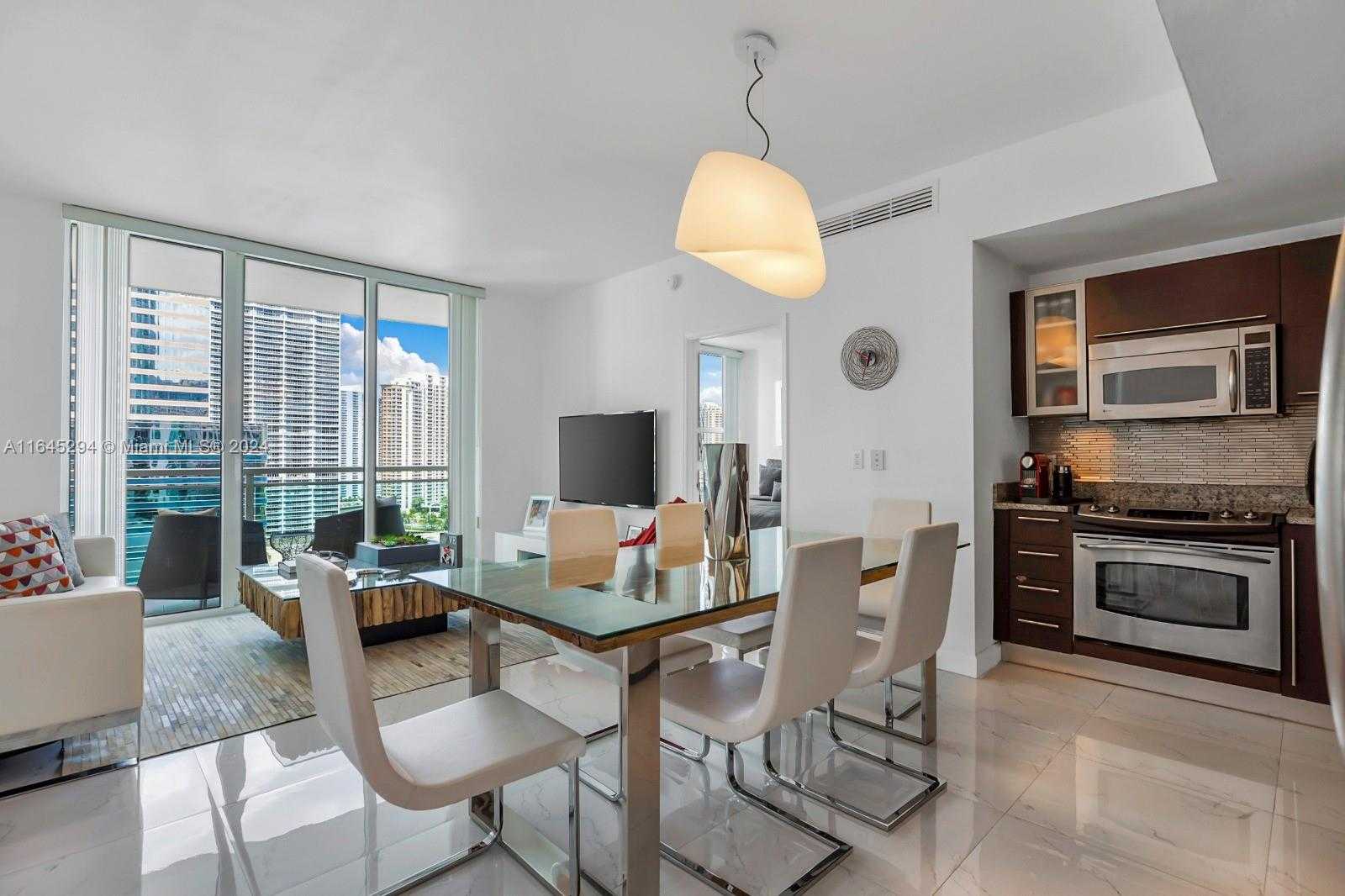 photo 2: 950 Brickell Bay Dr Unit 1806, Miami FL 33131