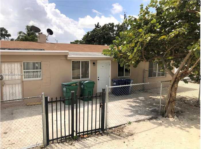 photo 2: 1064 NW 103rd St, Miami FL 33150